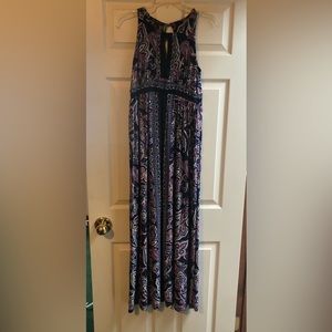 Beautiful maxi dress with keyhole cutout below neckline